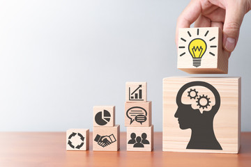 红豆象征相思的典故是什么？