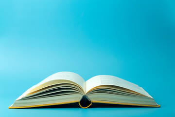 《一本好书》读书会主持词