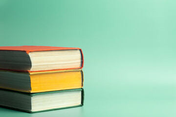 《一本好书》读书会主持词