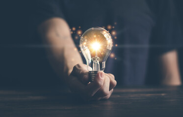 红豆象征相思的典故是什么？