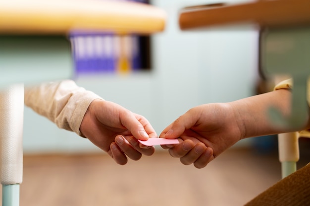 《一本好书》读书会主持词